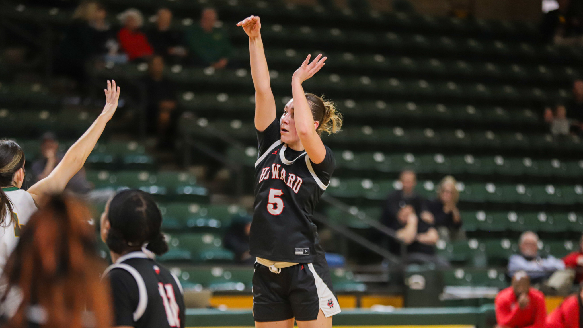Howard College Lady Hawks Maintain Win Streak with Road Victory Over Midland College