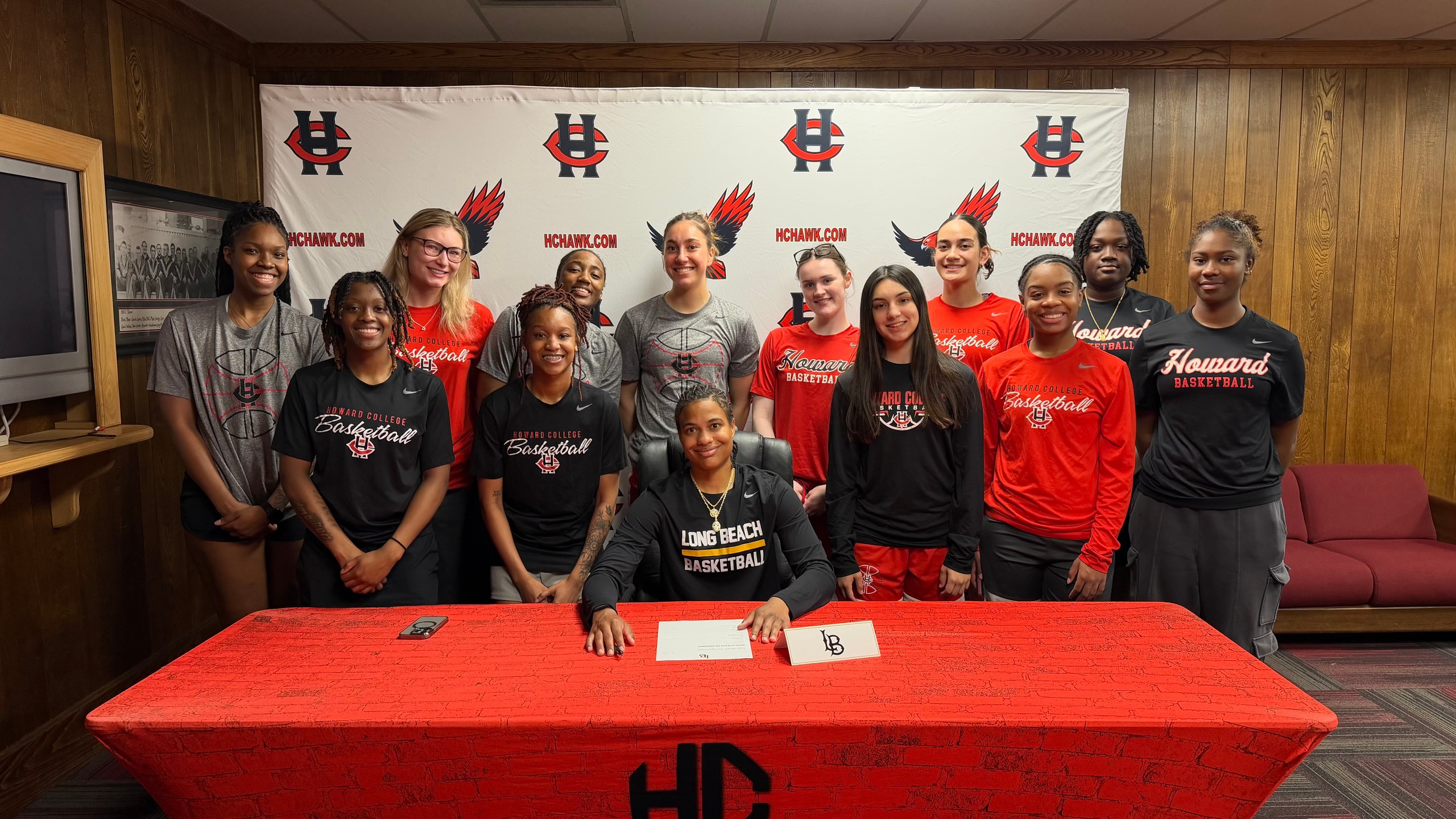 Kailyn Berry signs to Long Beach State University